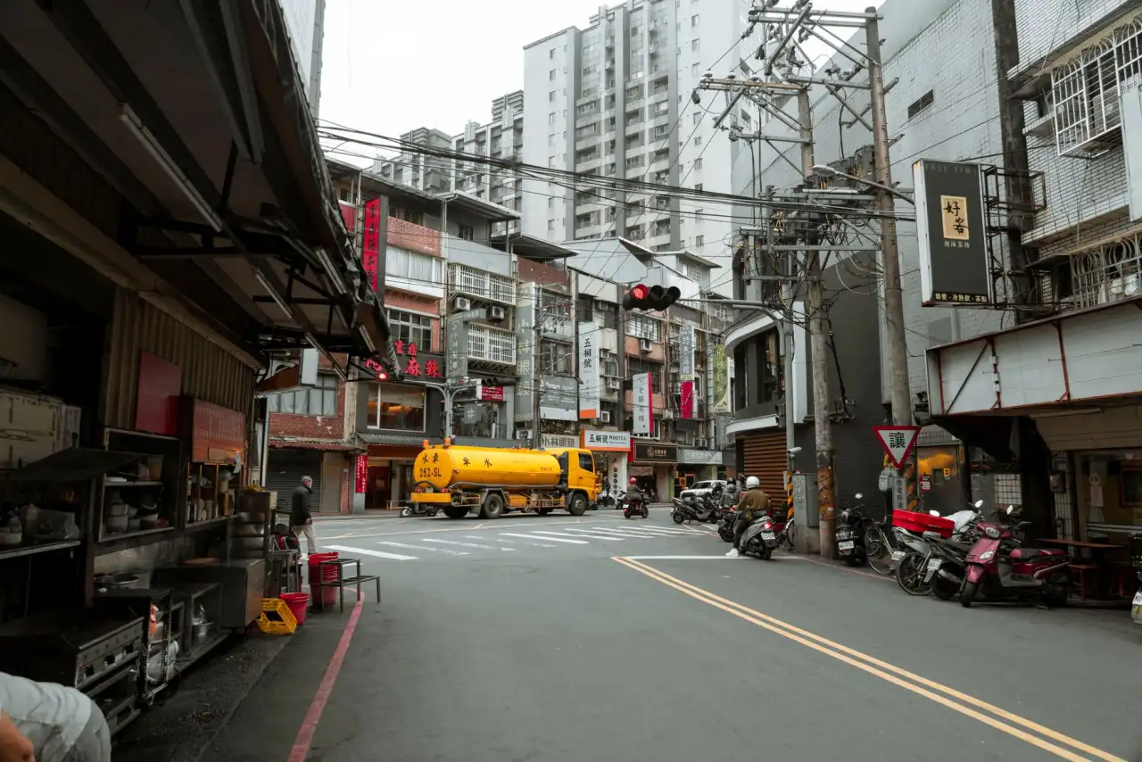 上海家庭防盗门指纹锁选购要点与安装注意事项