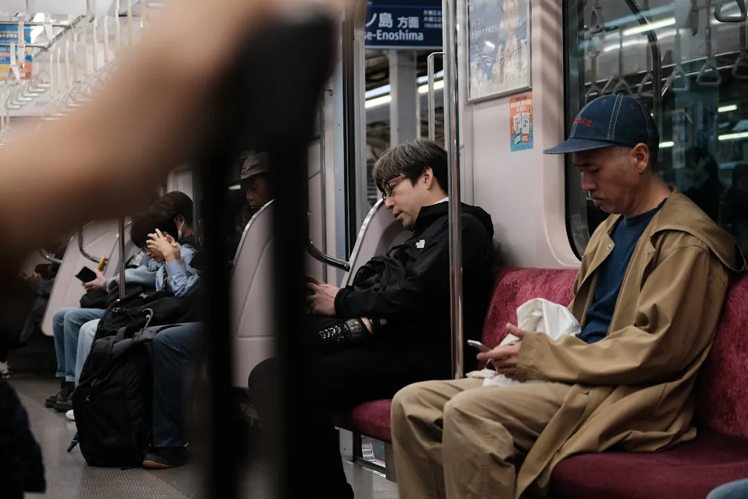 智能门锁技术演进：指纹识别与密码解锁在室内门锁中的应用现状分析